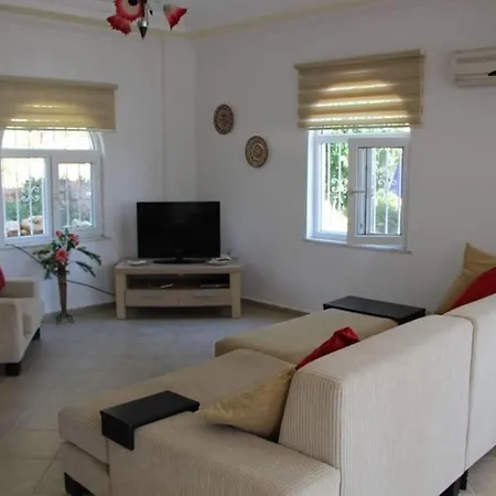Stunning 4-bed In ヴィラ アブサルア