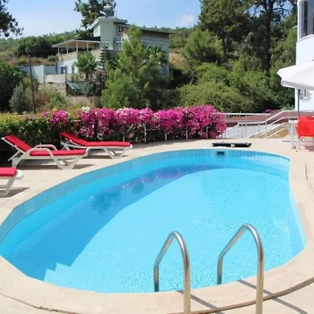 Stunning 4-bed In Villa Avsallar